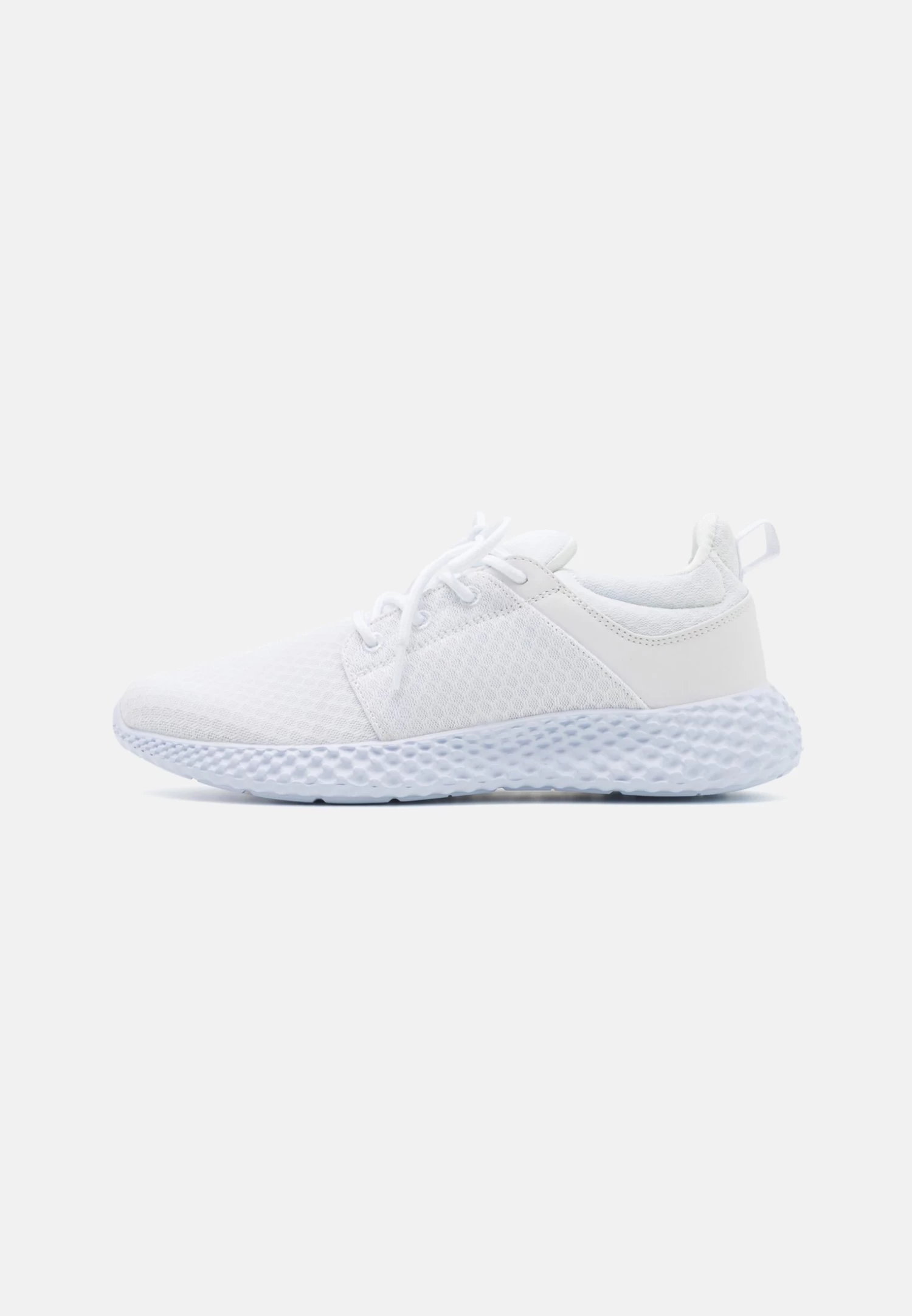 Trainers - White