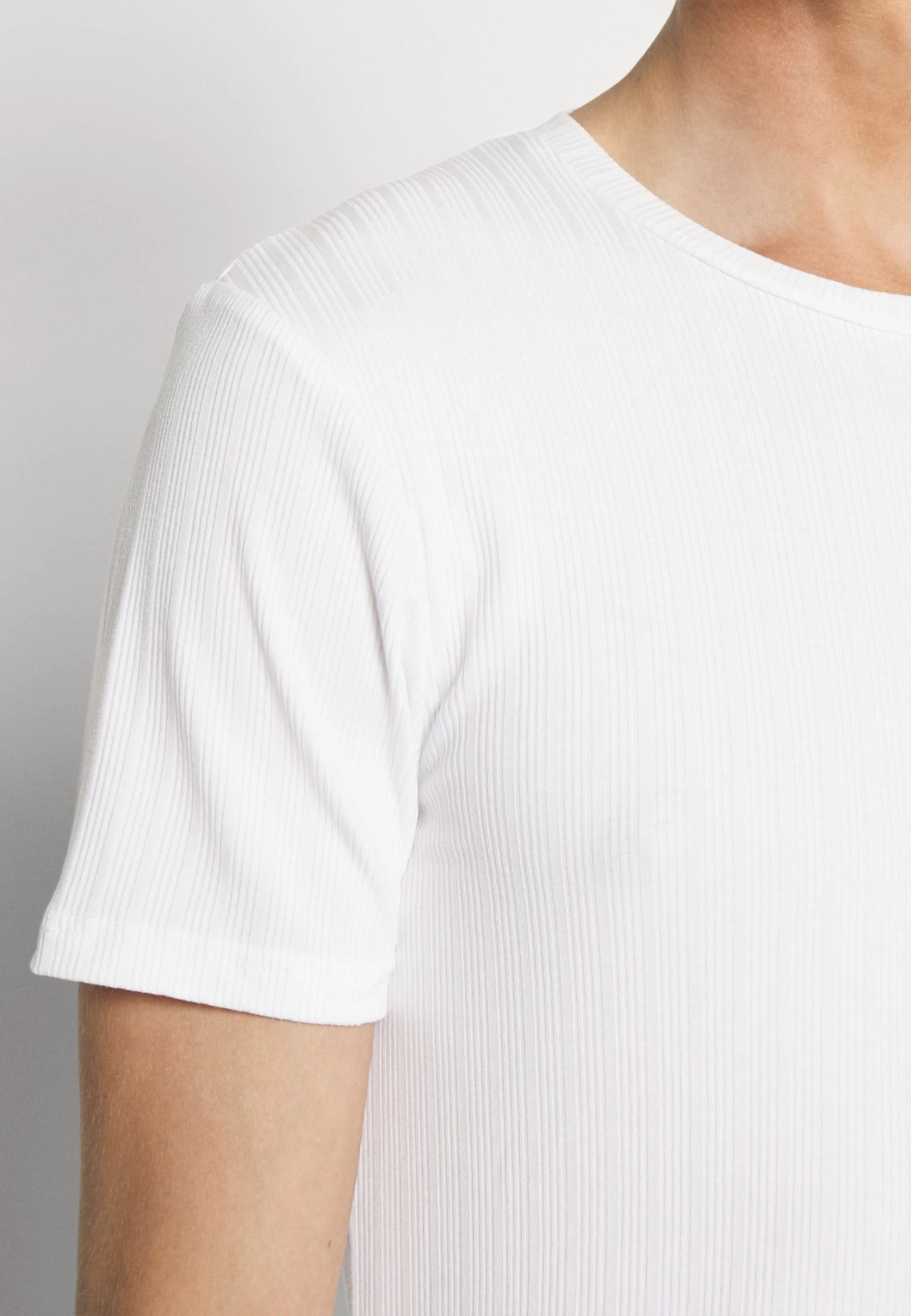 Basic T-Shirt - White