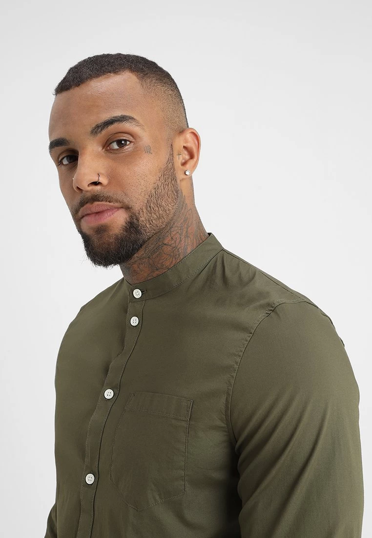 Muscle Fit Stand- Shirt - Oliv