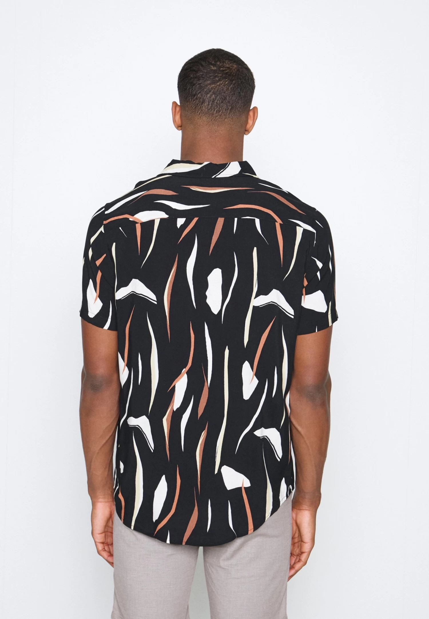 Contemporary Art Regular Resort- Shirt - Black