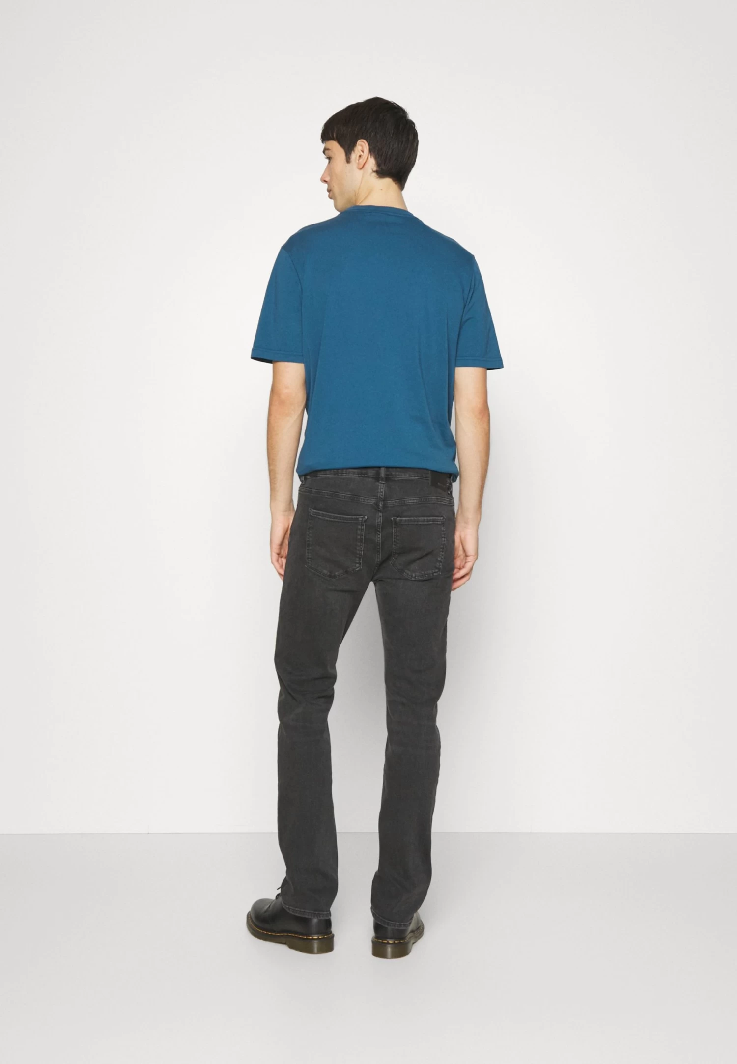 Straight Leg Jeans - Black