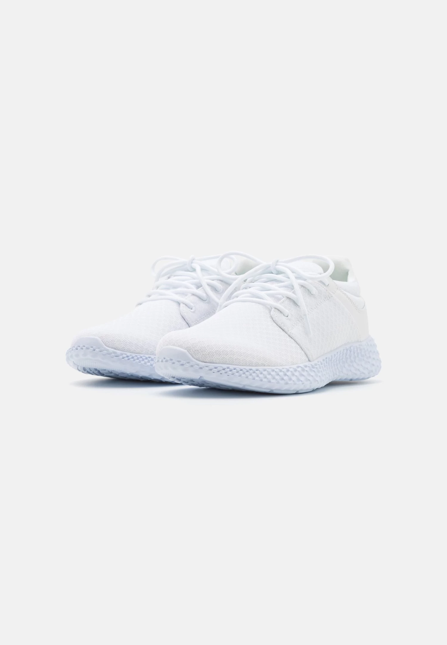 Trainers - White