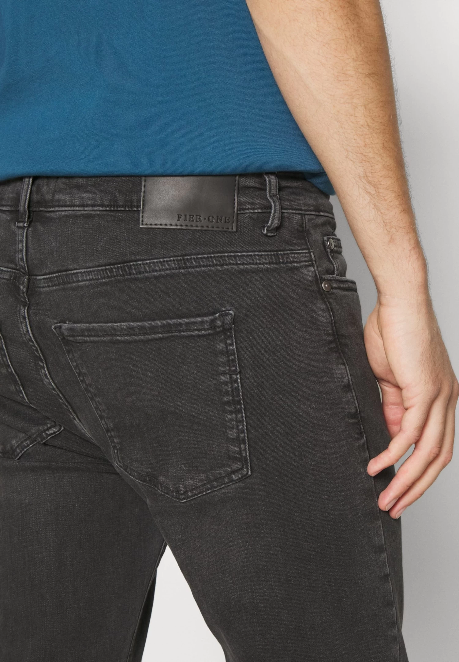 Straight Leg Jeans - Black