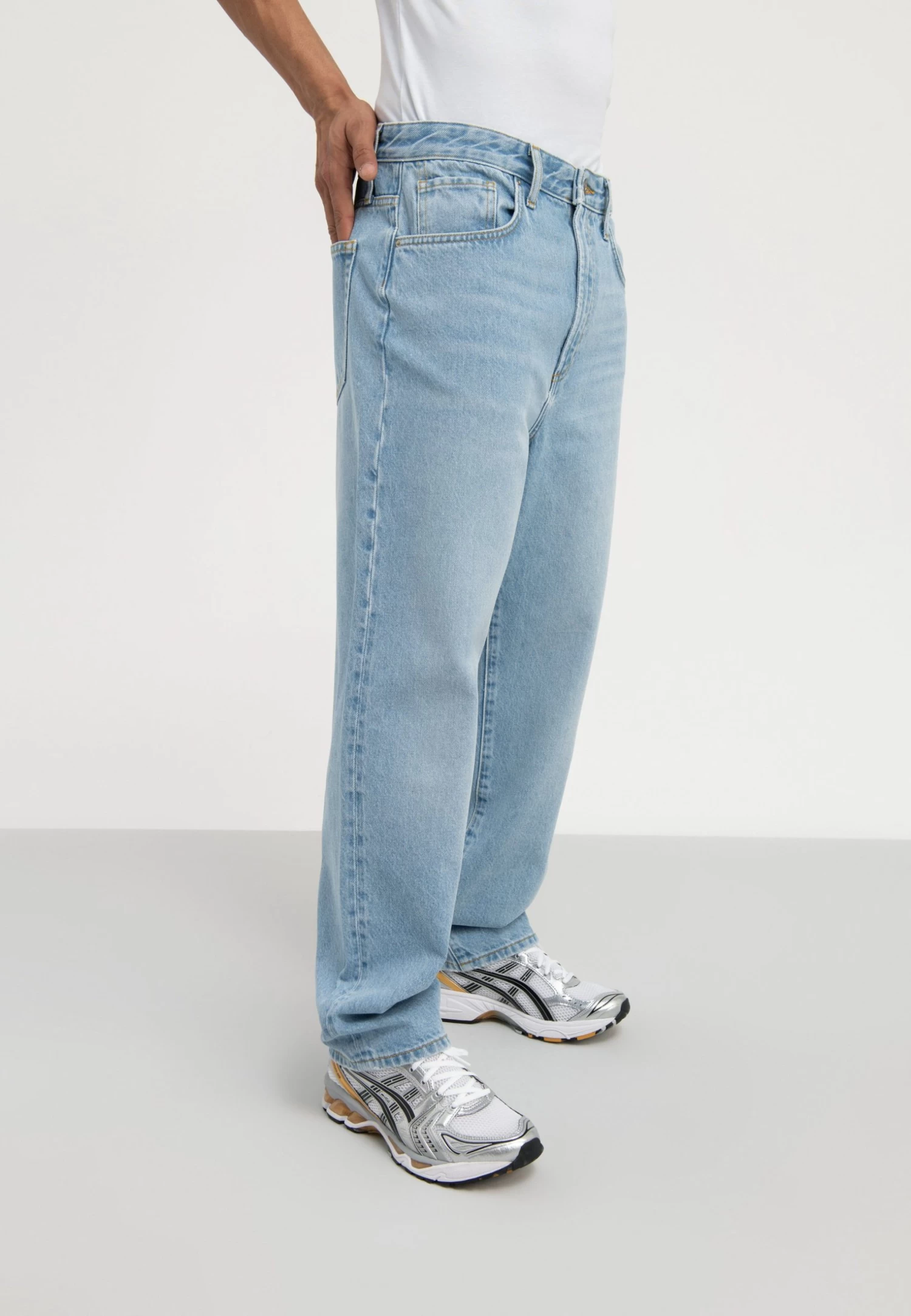 Relaxed Fit Jeans - Light Blue Denim