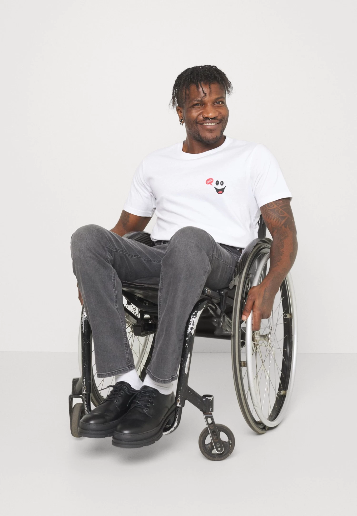 Straight Leg Jeans - Grey Denim