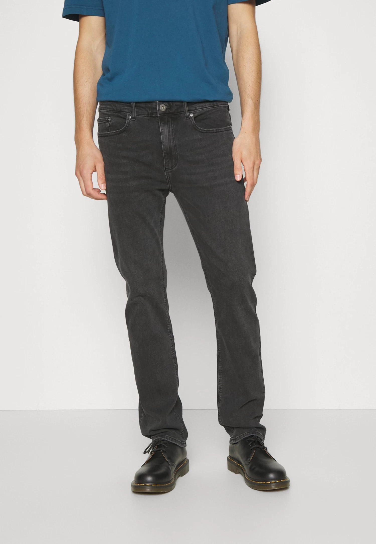 Straight Leg Jeans - Black