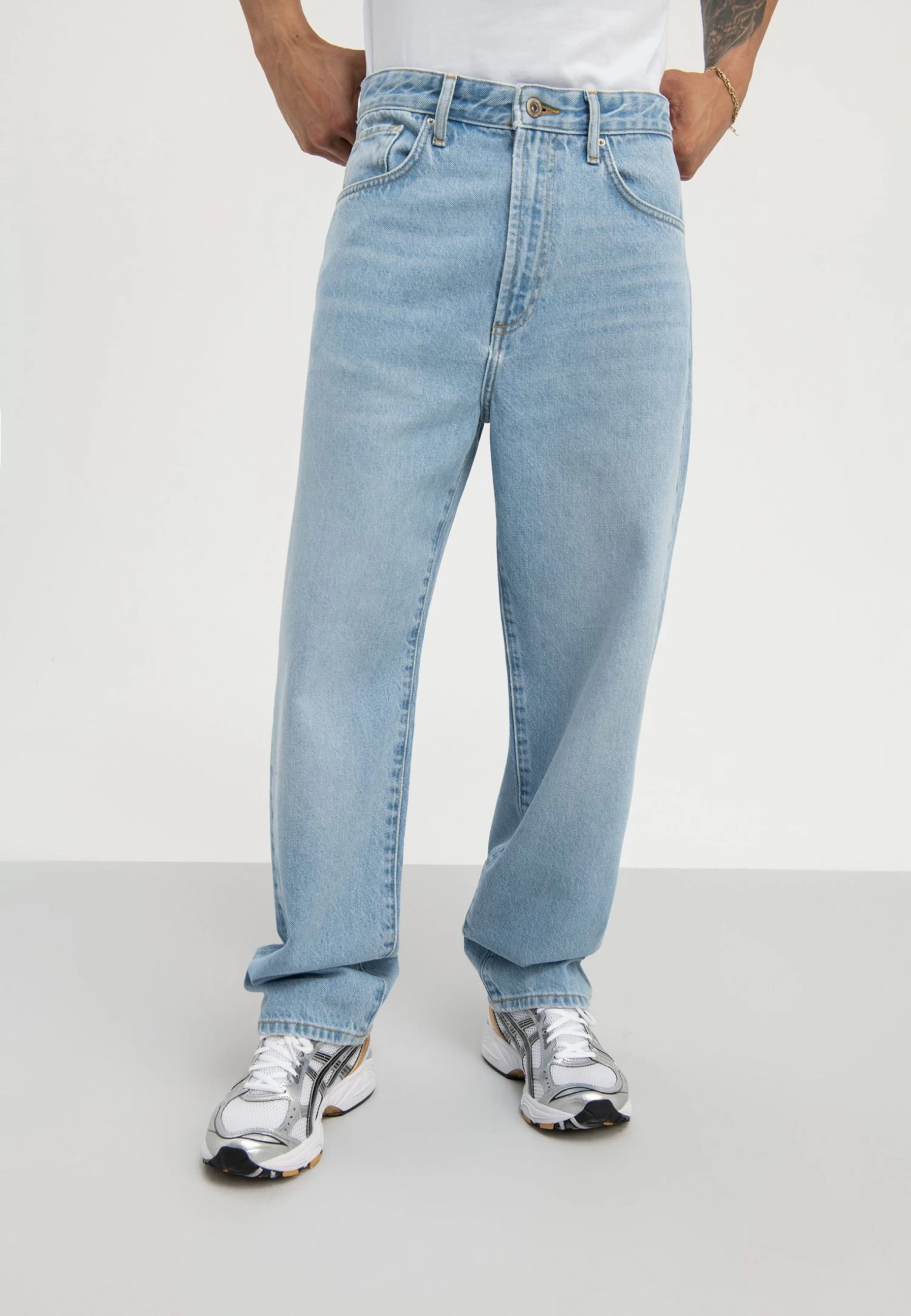 Relaxed Fit Jeans - Light Blue Denim