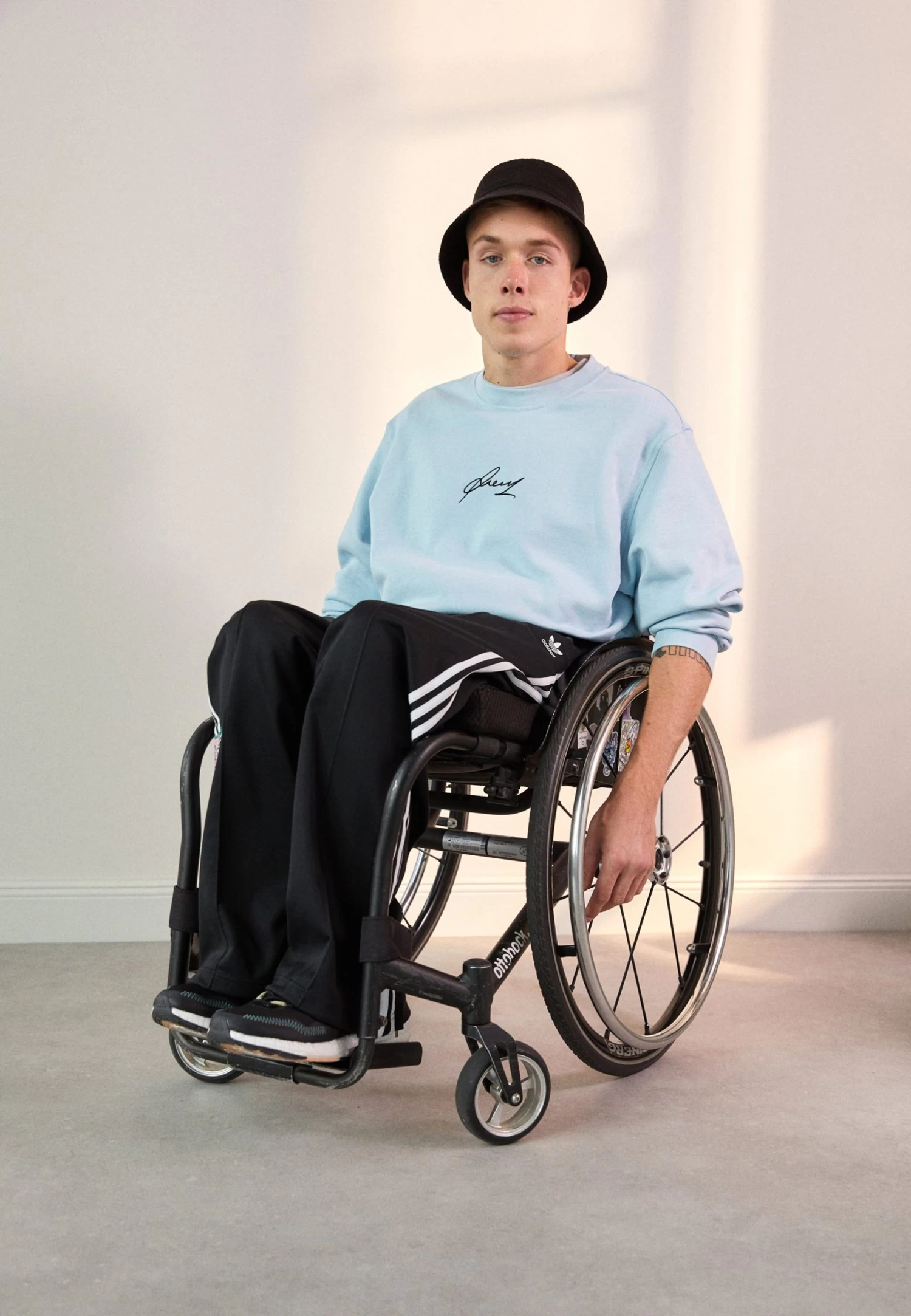 Sweatshirt - Light Blue