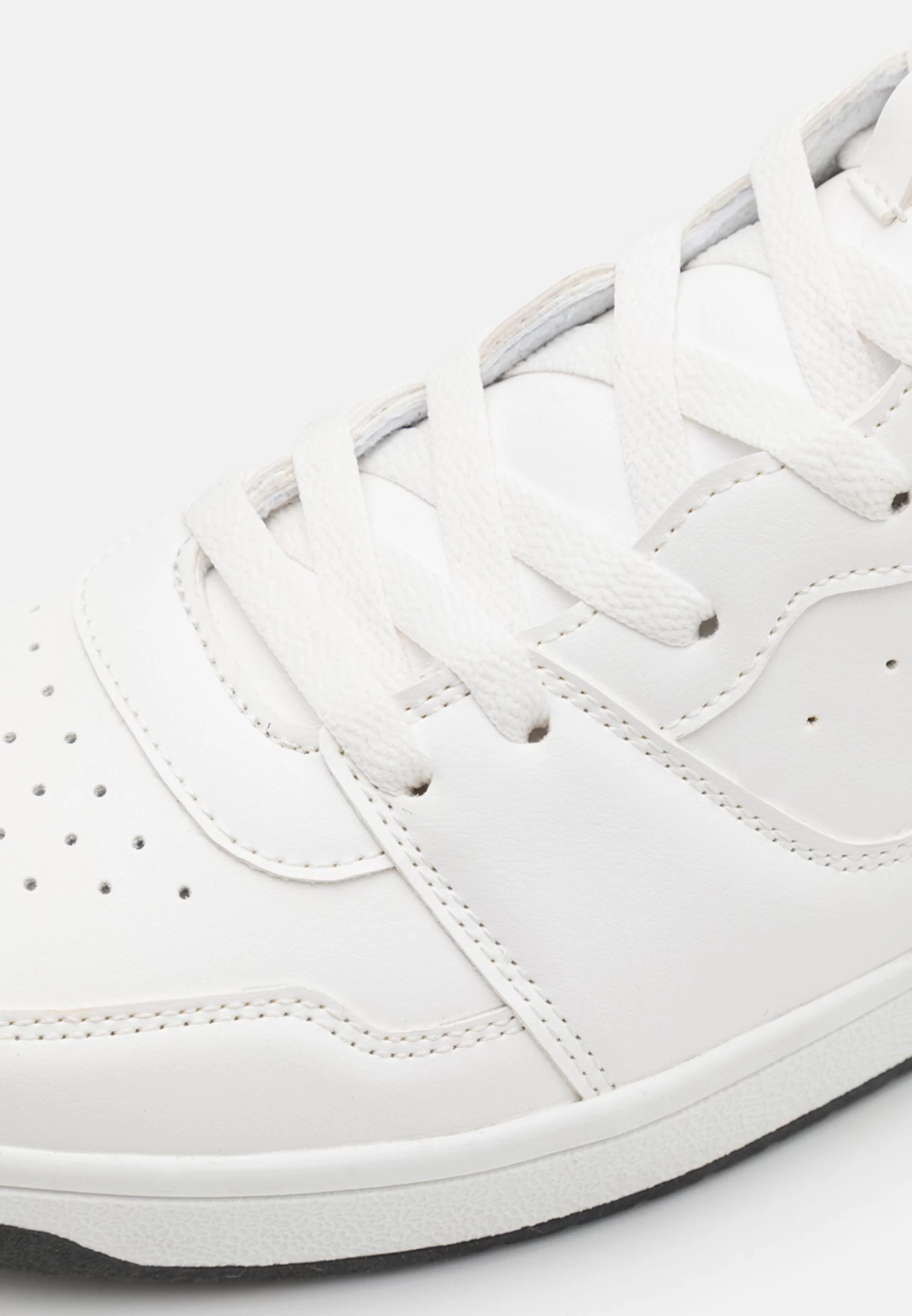 High-Top Trainers - White