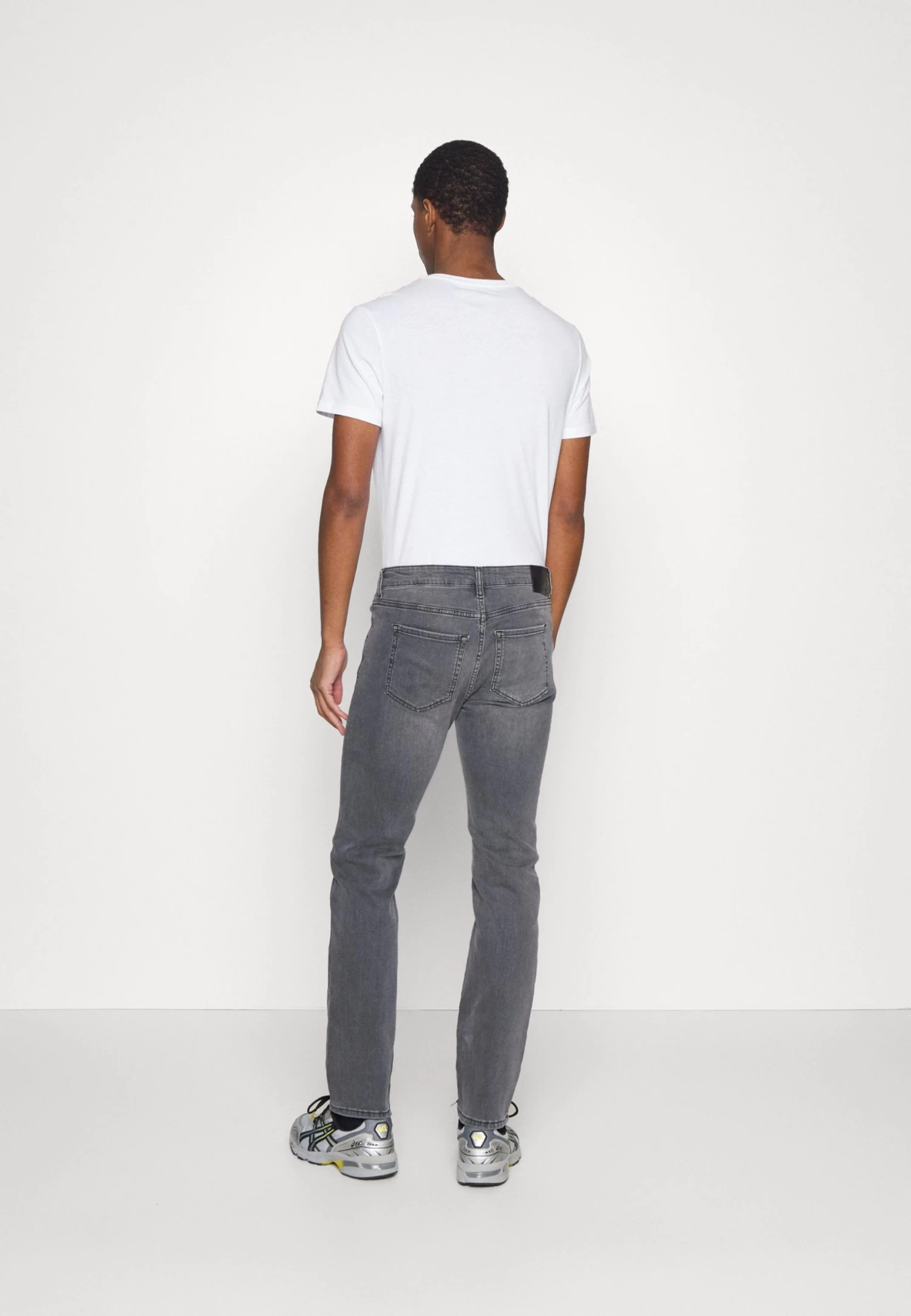 Straight Leg Jeans - Grey